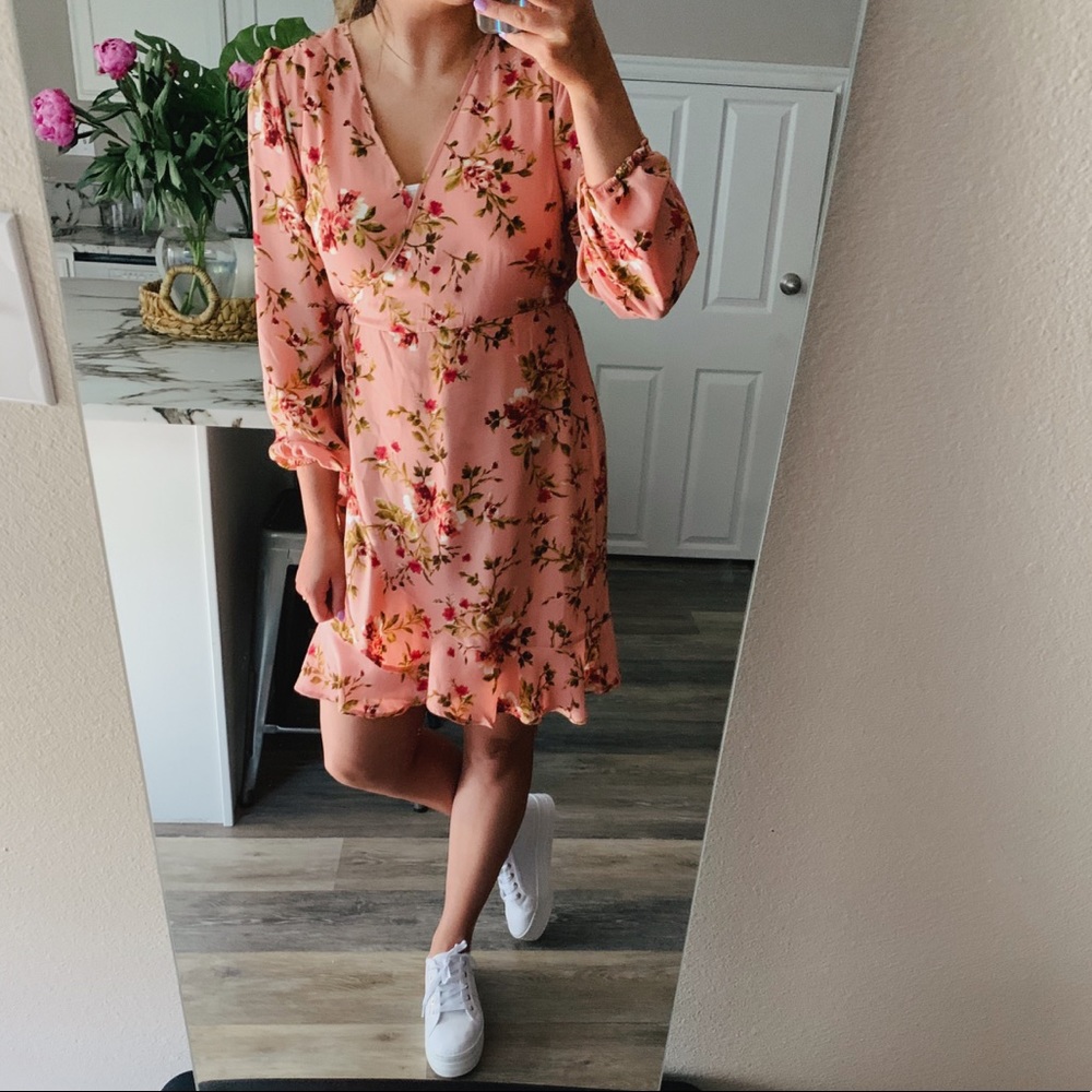 SOLD NWOT Pink floral wrap around tie dress - Picture 2 of 8